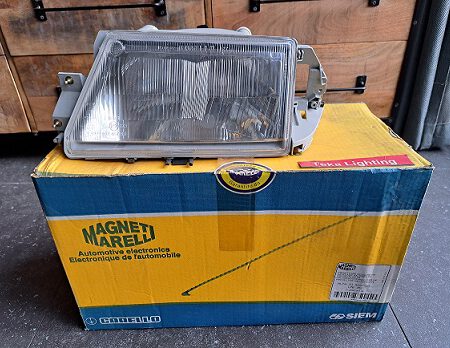 Alfa Romeo 33 / Koplamp / Scheinwerfer / Headlight / Phare / Magneti Marelli LPB452 712359701129 / Links /