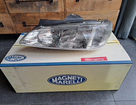 Peugeot 406 I / Koplamp / Scheinwerfer /Headlight / Phare / Magneti Marelli LPE592 / 710301037021