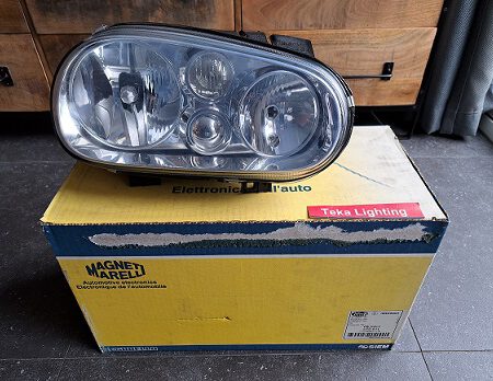 Volkswagen Golf IV / Koplamp / Scheinwerfer / Headlight / Phare / Magneti Marelli LPD611 712389811129 / Rechts