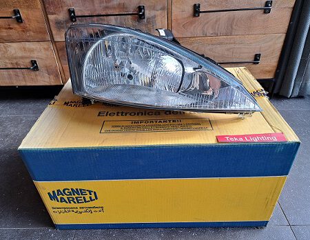 Ford Focus MK1 / Koplamp / Scheinwerfer / Headlight / Phare / Magneti Marelli LPG291 713301001129 / Rechts