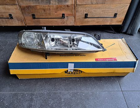 Opel Vectra B (J96) / Koplamp / Scheinwerfer / Headlight / Phare / Magneti Marelli LPE121 712754059386 / Rechts