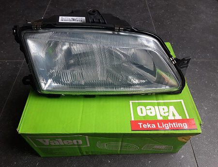 Peugeot 306 / Koplamp / Scheinwerfer / Headlamp / Phare / Valeo 085595 / Rechts