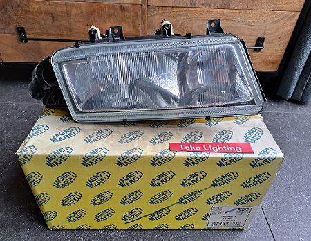 Lancia Delta II (836) / Koplamp / Scheinwerfer / Headlight / Phare / Magneti Marelli LPE491 710301033206 /Rechts