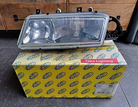 Lancia Delta II (836) / Koplamp / Scheinwerfer / Headlight / Phare / Magneti Marelli LPE492 710301033202 / Links