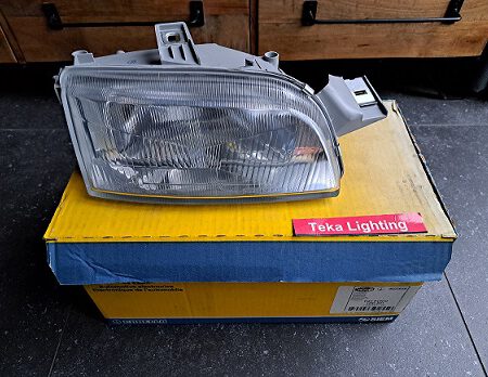 Fiat Punto I Hatchback (176) / Koplamp / Scheinwerfer / Headlight / Phare / Magneti Marelli LPD811 712397611129 / Rechts